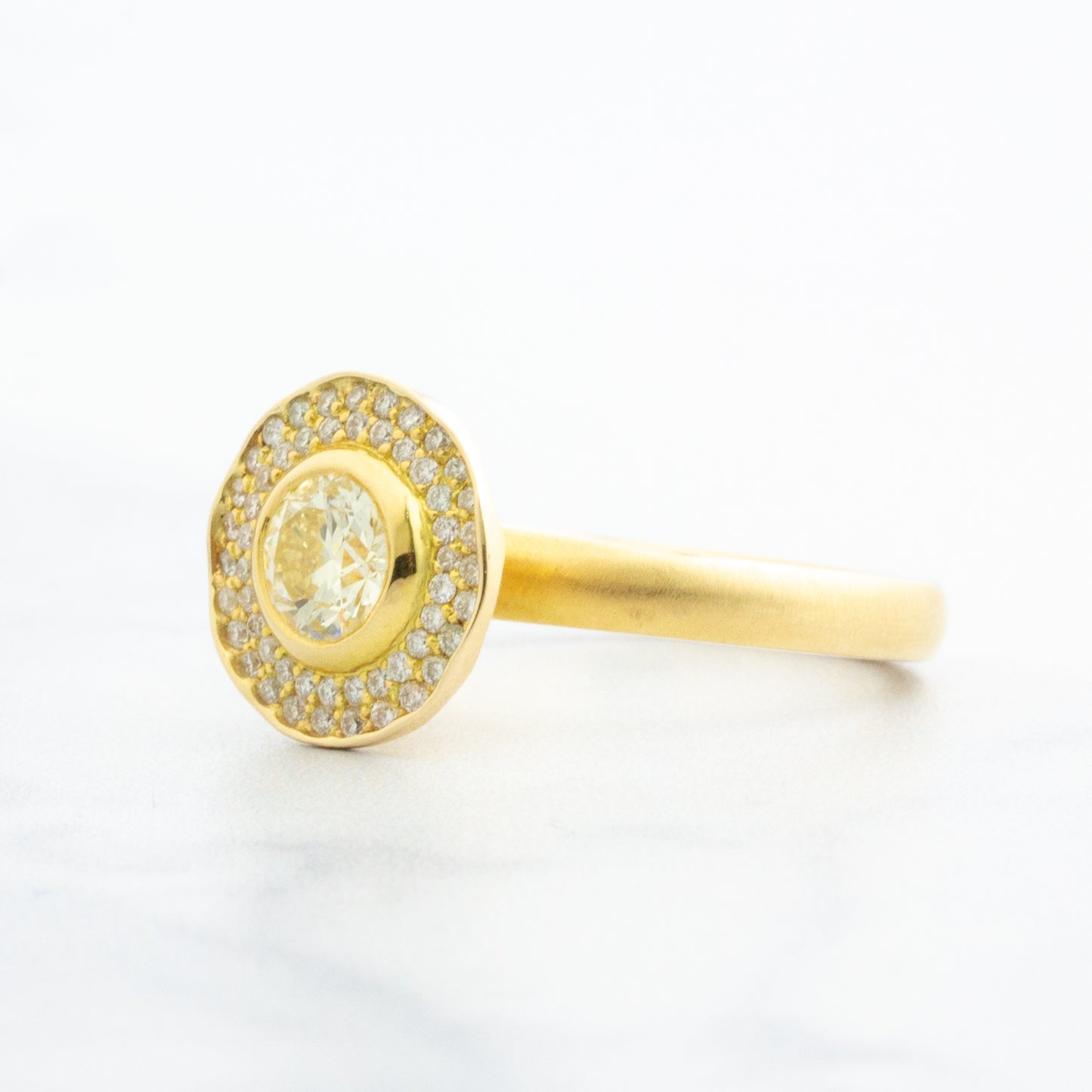 18k Gold 1.14 tcw Diamond Solitaire Halo Ring